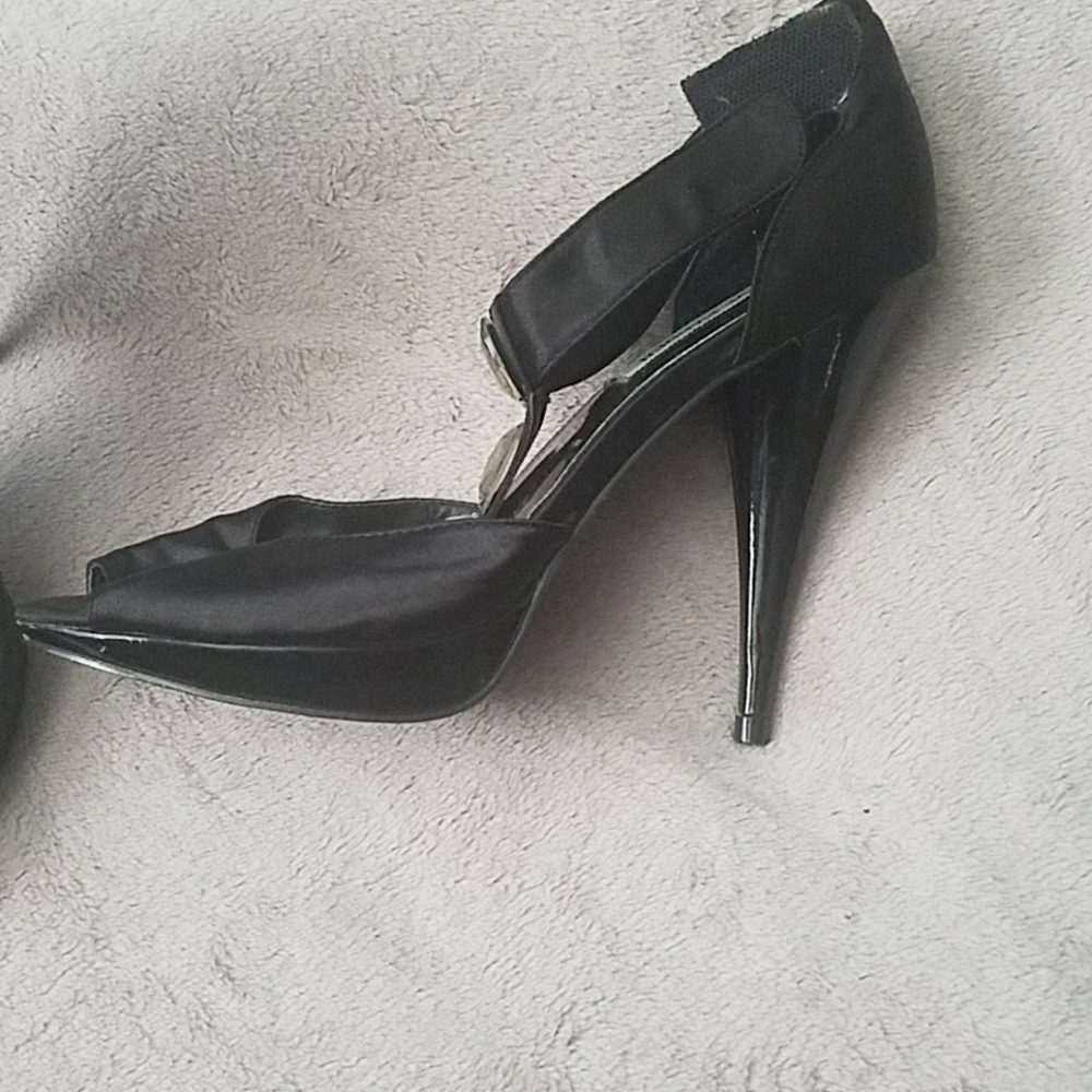 Shoes - Picture 2 of 5